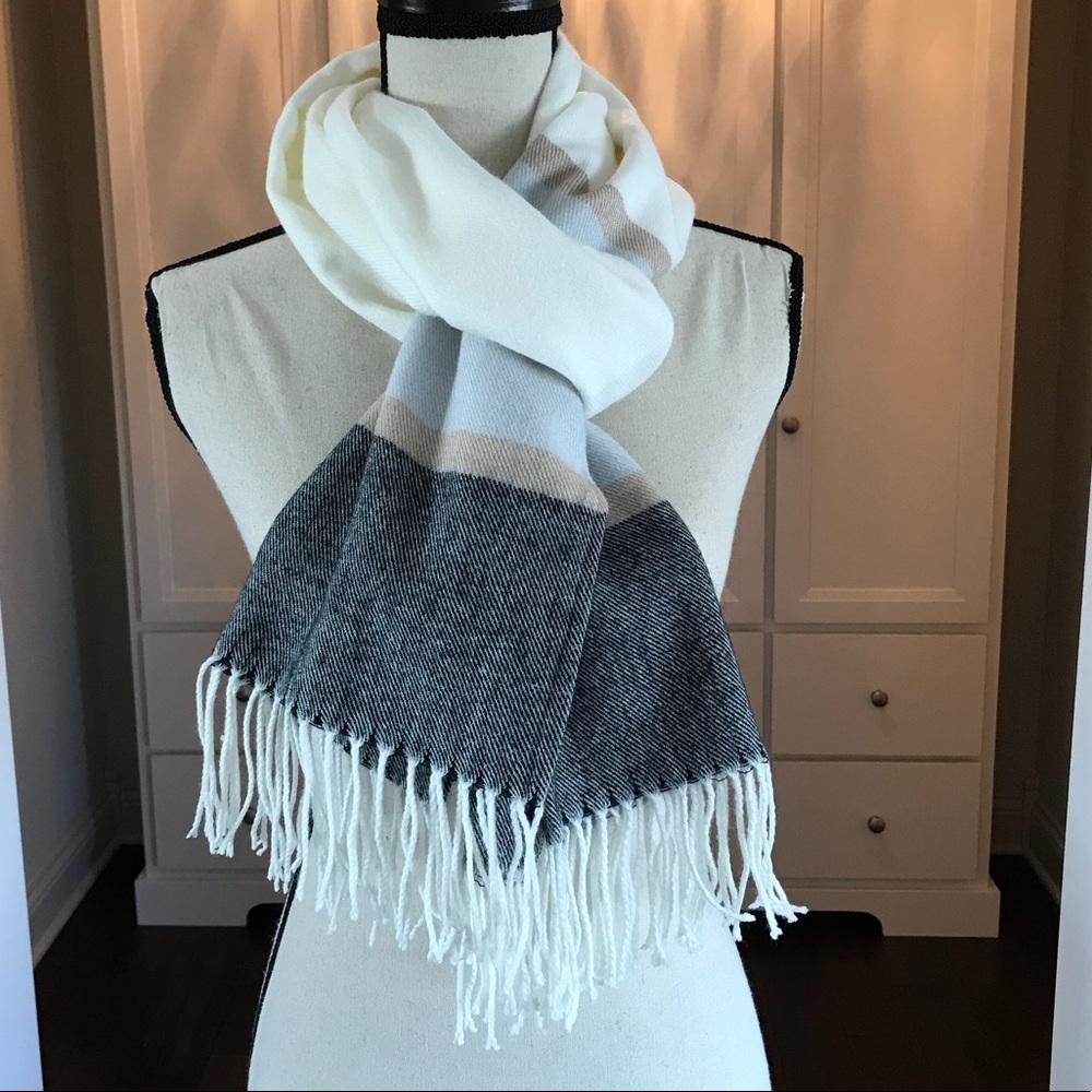 New Banana Republic Soft Color Black Scarf